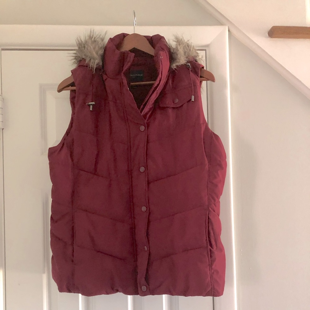 Banana Republic Sleeveless ski vest removable hood